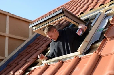 Pose de fenêtres de toit Velux à Plonéis